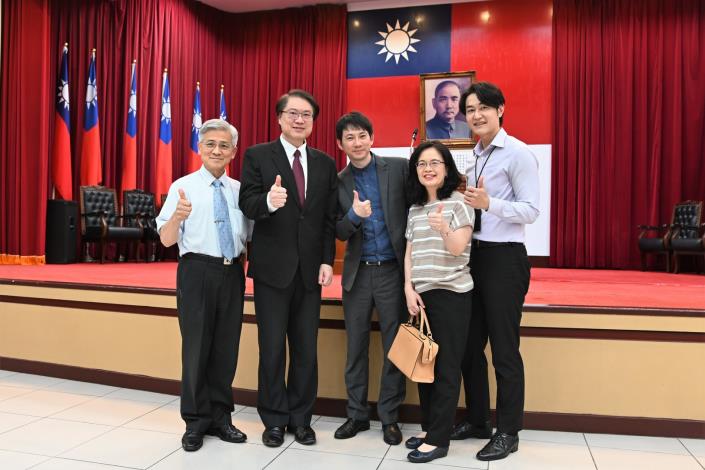 林右昌部長表揚23名模範公務人員-5，共10張.jpg
