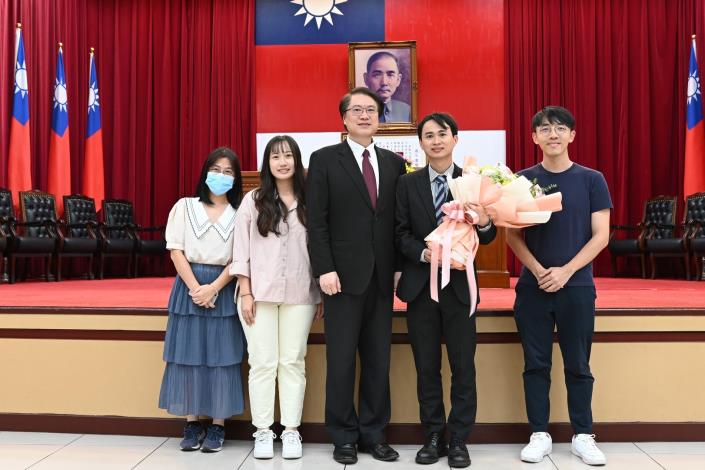 林右昌部長表揚23名模範公務人員-7，共10張.jpg