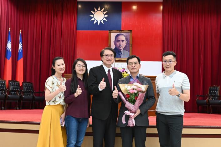 林右昌部長表揚23名模範公務人員-8，共10張.jpg