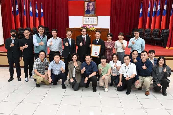 林右昌部長表揚23名模範公務人員-4，共10張.jpg