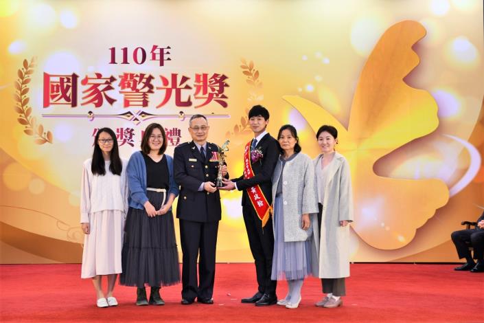 徐國勇部長出席「國家警光獎」頒獎典禮  肯定員警為治安、交通及防疫工作的努力付出