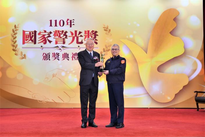 徐國勇部長出席「國家警光獎」頒獎典禮  肯定員警為治安、交通及防疫工作的努力付出