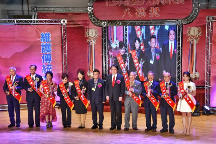 林右昌部長出席112年全國好人好事代表表揚大會「八德獎」頒獎典禮