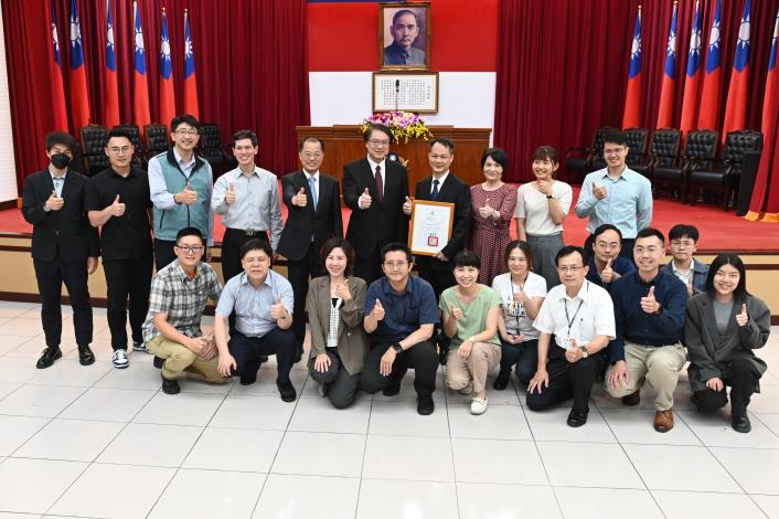 林右昌部長表揚23名模範公務人員
