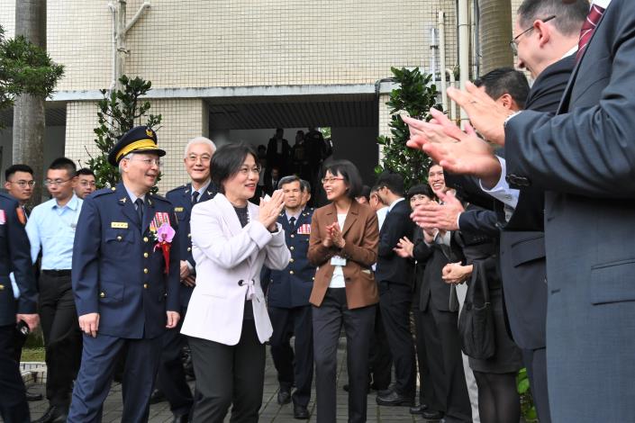 劉世芳部長出席主持 警政署卸、新任署長交接典禮-5