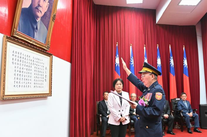 劉世芳部長出席主持 警政署卸、新任署長交接典禮-3