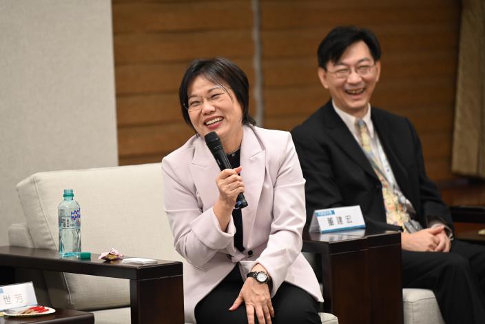 劉世芳部長率馬士元、董建宏政務次長和吳堂安常務次長等與媒體茶敘-5