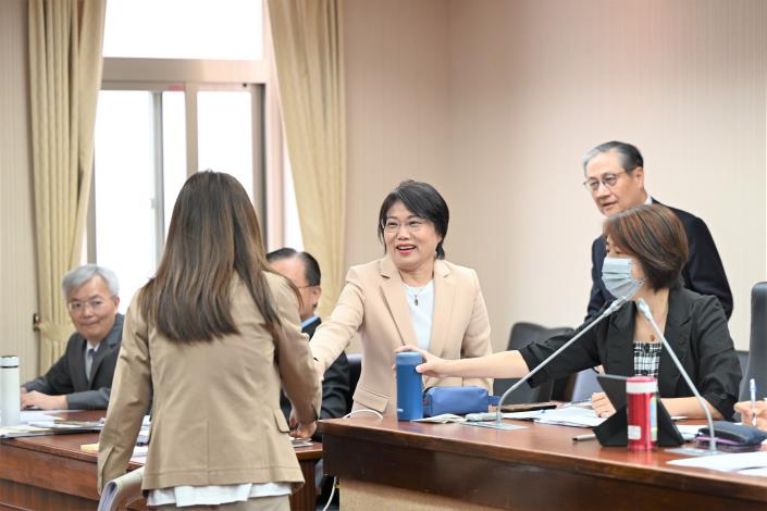 劉世芳部長出席立法院內政委員會業務報告概況及備詢-3