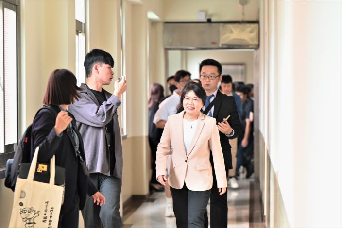 劉世芳部長出席立法院內政委員會業務報告概況及備詢-2