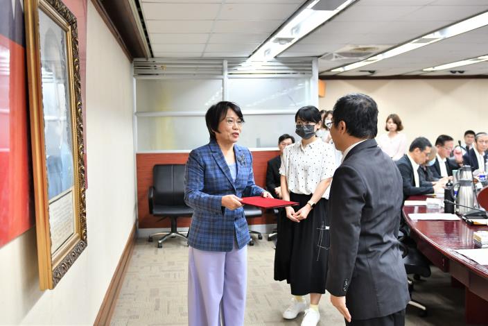劉世芳部長主持新任民政司長宣誓典禮-3