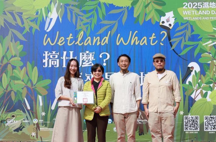 劉世芳部長頒發感謝狀予「因為手碟」表演團體