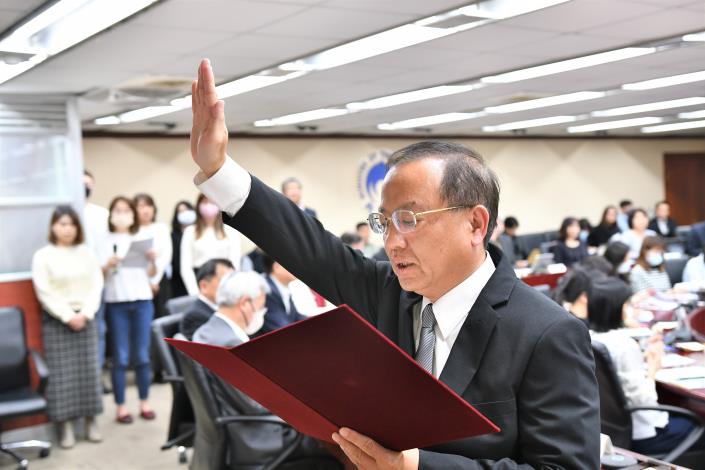 劉世芳部長主持新任合作及人民團體司司長宣誓典禮
