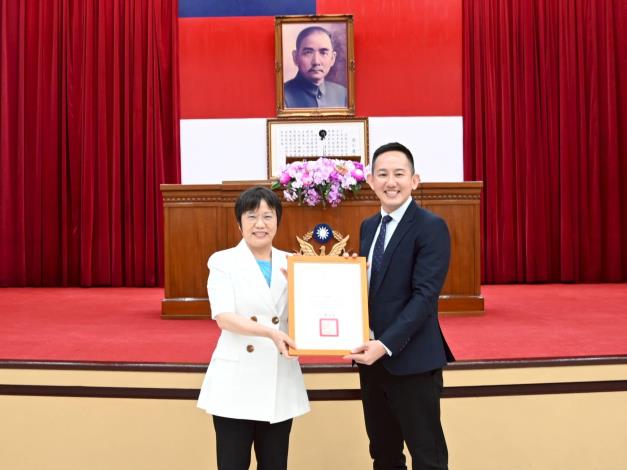 劉世芳部長頒獎表揚 內政部及所屬機關22位優秀同仁