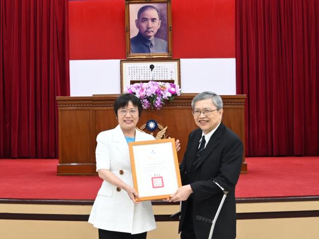 劉世芳部長頒獎表揚 內政部及所屬機關22位優秀同仁