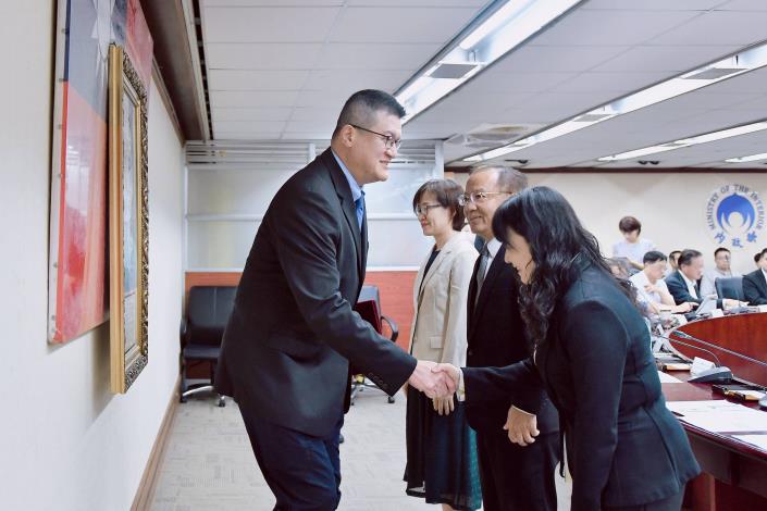 馬政務次長主持新任 綜合規劃司 宗教及禮制司 合作及人民團體司 三位司長 宣誓典禮