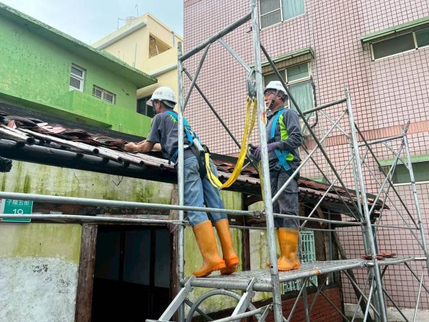 本部協助修繕戶進行家園復原工作