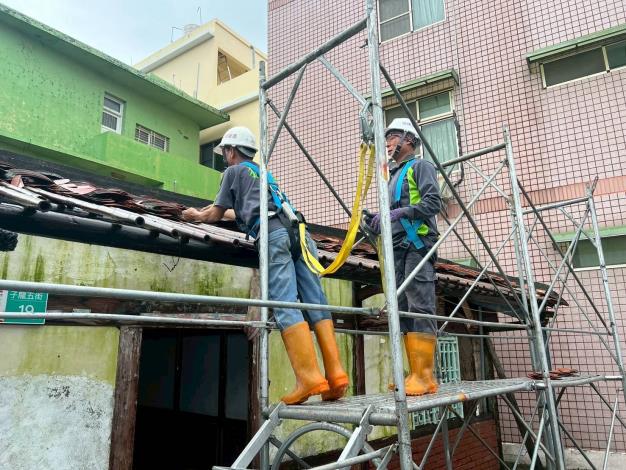 本部及民間力量持續進行受損民宅修繕工程