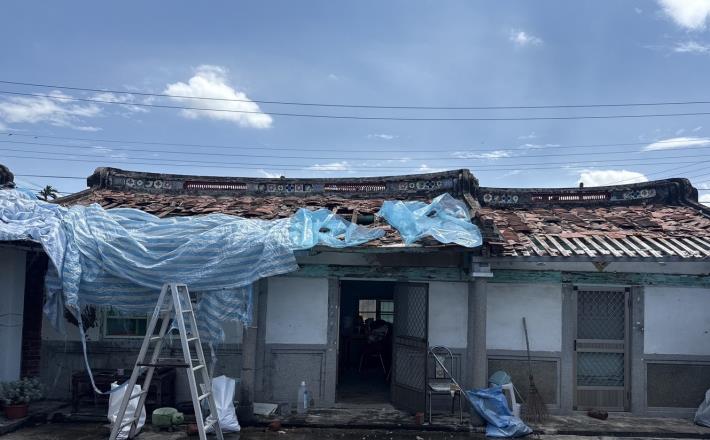 勘查臺南市佳里區因丹娜絲風災導致民宅屋頂受損情形