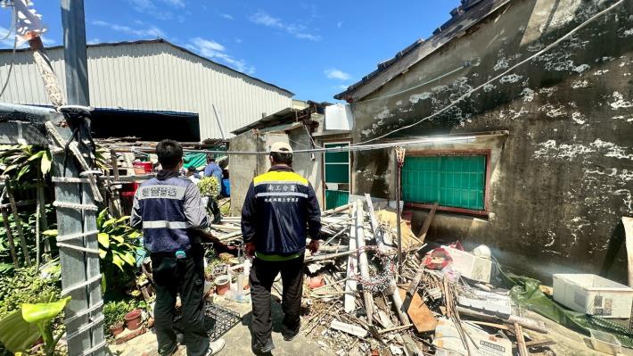 本部國土署偕同民間力量協助臺南市佳里區受災建物勘查、丈量及修繕工作