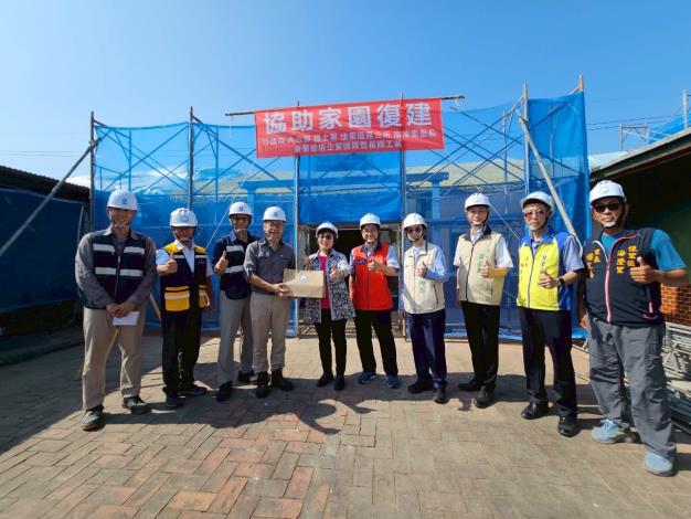 本部部長劉世芳今（22）日前往臺南市佳里區慰問丹娜絲風災協助番子寮受災民宅之修繕施工團隊