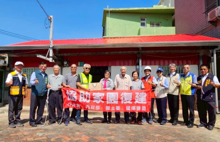 本部部長劉世芳今（22）日前往臺南市佳里區慰問丹娜絲風災協助家園修繕之施工團隊