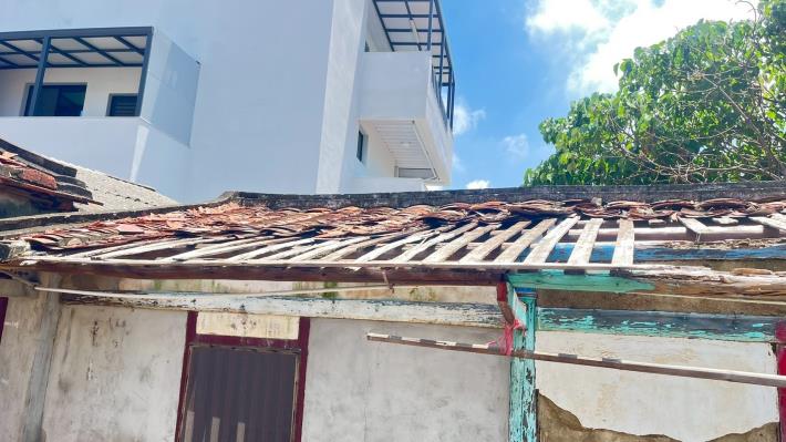 臺南佳里居民屋頂受災情形