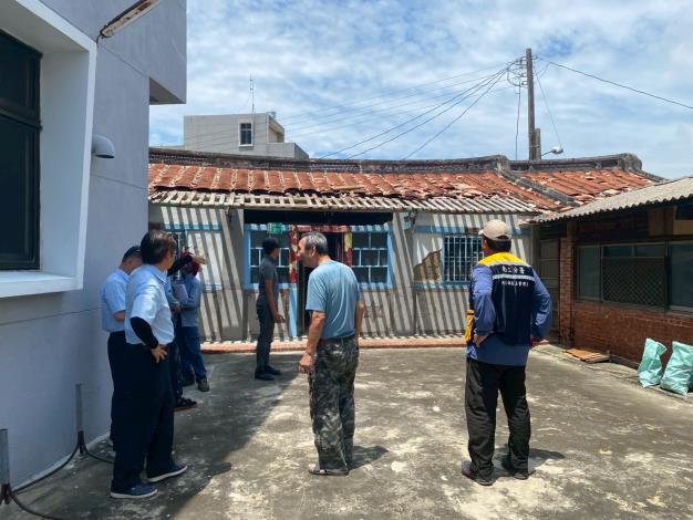 本部國土署同仁率廠商至臺南佳里受災戶勘查並協助後續修繕