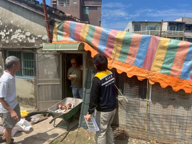 本部國土署同仁率廠商至臺南佳里受災戶勘查並協助後續修繕