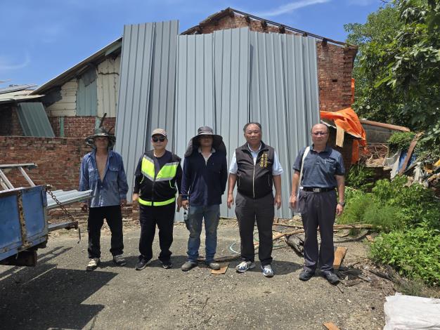 中工分署同仁率廠商至嘉義縣東石鄉協助受災居民屋頂修繕1