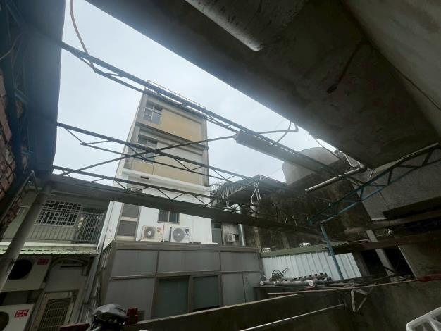 南工分署同仁至臺南佳里屋頂修繕勘查2