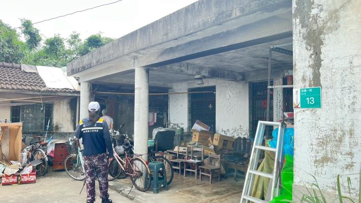 南工分署同仁率廠商至臺南佳里進行屋頂修繕現勘4