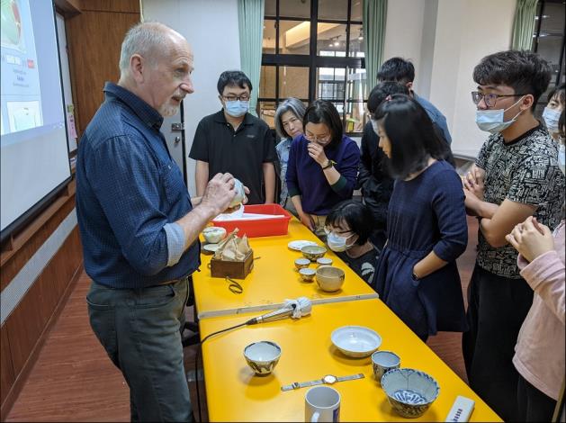 泰納沃克教授陶瓷器文物保存修護課程