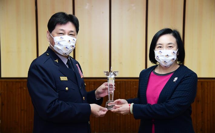 校長與朱蓓蕾教授合影