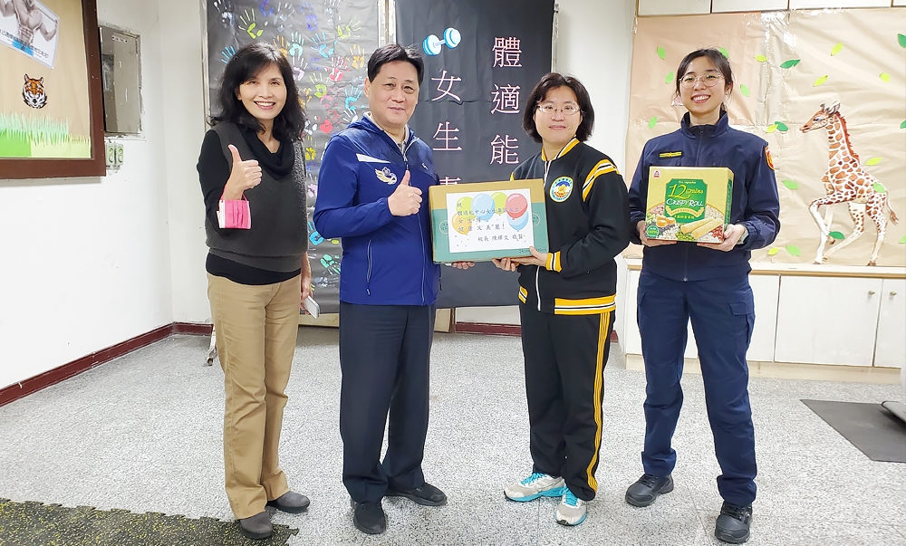 警大校長陳檡文視察體適能中心女生專區