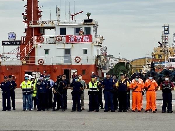內政部移民署國境事務大隊同仁參加臺中港港安實警演練。