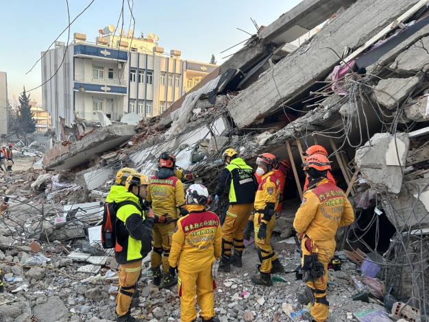 1140401臺灣搜救隊地震救援獲土耳其政府肯定 內政部不容網路不實謠言抹煞搜救隊專業與努力-2
