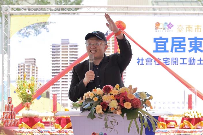國土署徐燕興副署長今(16)日出席「臺南市北區宜居東興社會住宅」開工動土典禮