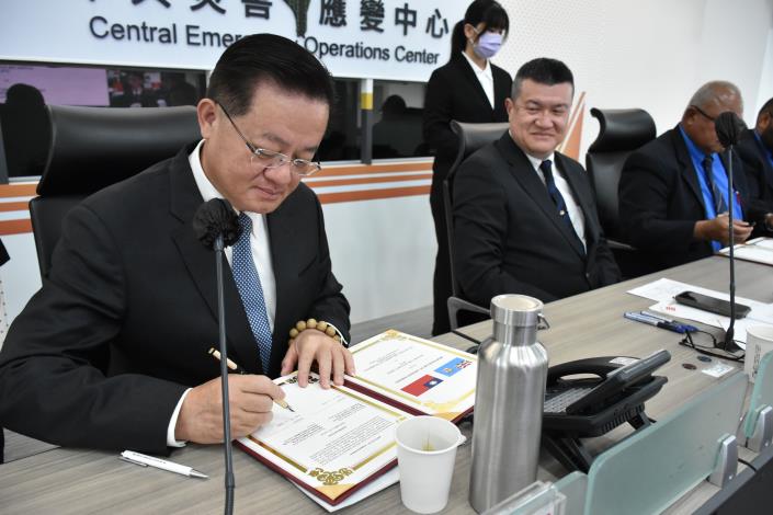消防署長蕭煥章簽署合作備忘錄