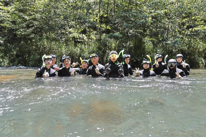 體驗每年數鮭魚的調查工作
