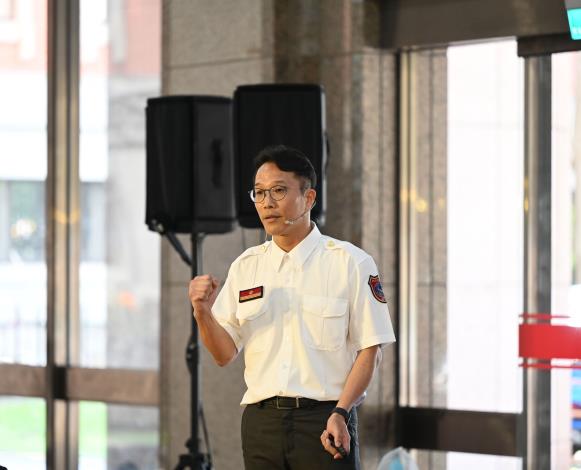 消防署整備應變組林豐洲科長進行報告