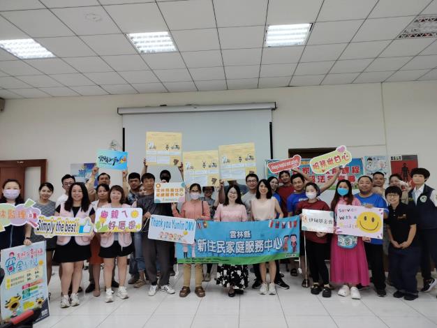 圖３：移民署南區事務大隊雲林縣服務站攜手雲林監理站宣導交通安全