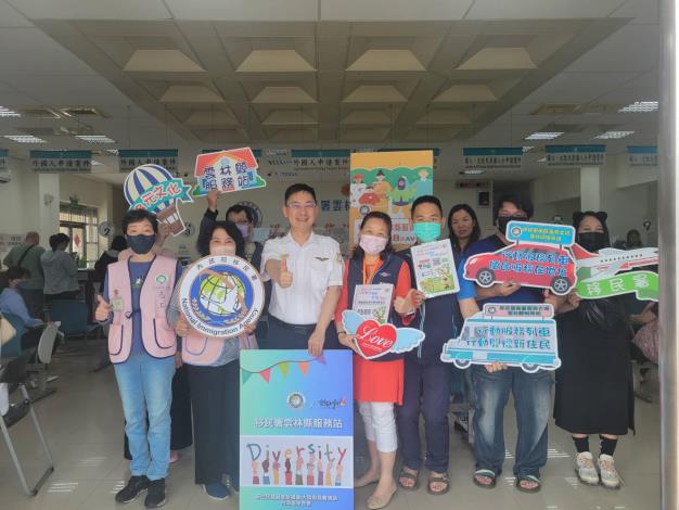 圖４：移民署南區事務大隊雲林縣服務站攜手雲林監理站提供諮詢服務