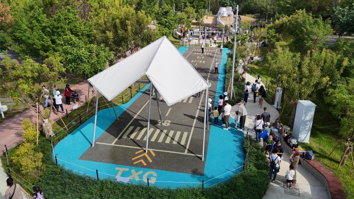 03 中央公園「飛行美樂地特色遊戲場」有全國最長32米雙軌滑索