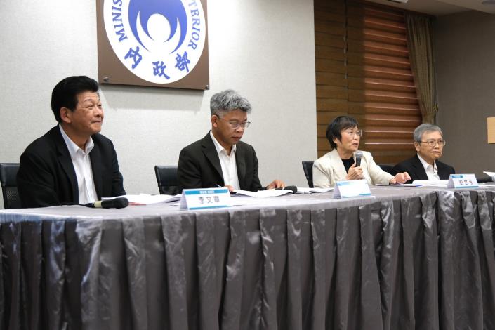 1141016部務會報會後記者會-6