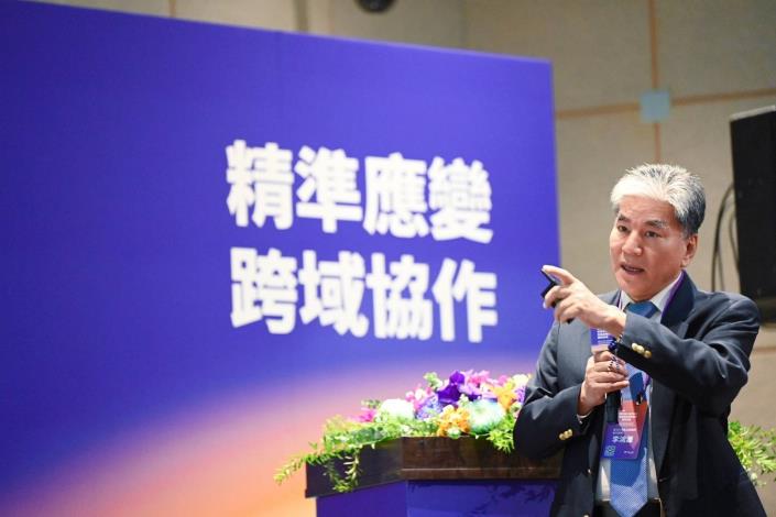 1141125李鴻源教授蒞臨國際論壇擔任主講者