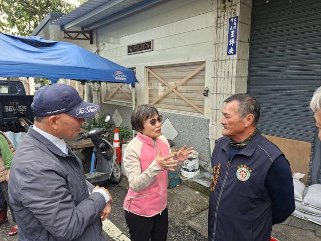 內政部長劉世芳今(6)日拜訪花蓮大馬村王梓安村長，感謝其全心投入馬太鞍溪堰塞湖救災之辛勞