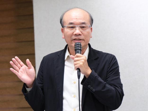 消防署副署長馮俊益說明消防替代役運用情形