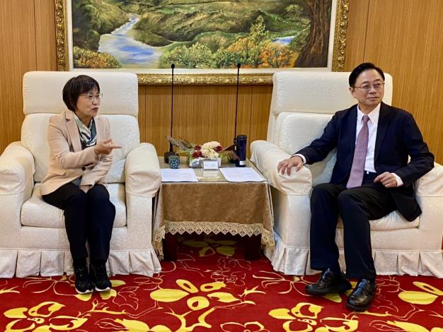 內政部長劉世芳今(22)日拜會桃園市長張善政 雙方就社宅興建及提高青年婚育家庭保障等居住政策進行意見討論