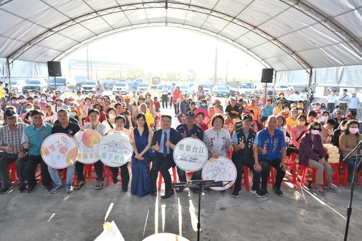 內政部長劉世芳與內政部國家公園署署長王成機一同出席「平安樂章」暖心音樂會