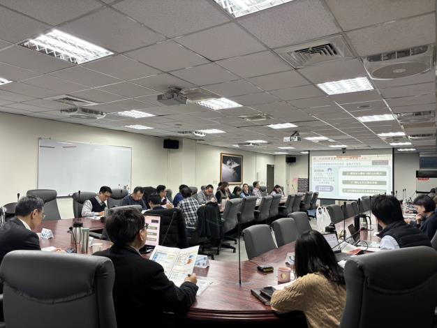 內政部今(19)日召開「推動土方全流程管理因應對策」說明會，並與各縣市及業者進行意見_(1)